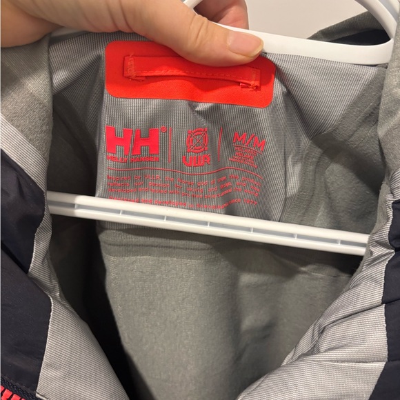 Helly Hansen women’s shell jacket, size medium, like-new, hardly worn - Picture 4 of 4